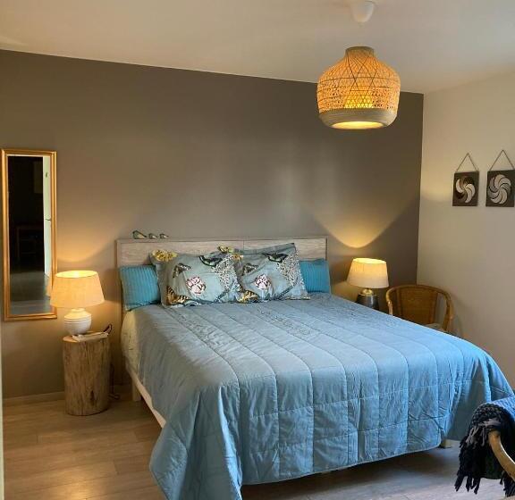 Standard room with outdoor bath, B&b De Grote Plaats