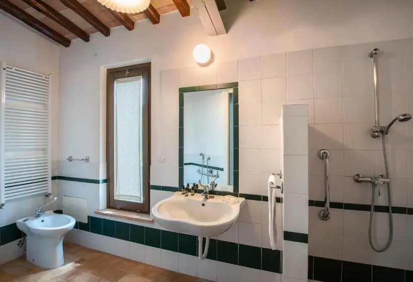 2 Sovrums Hus, Fonte Sala