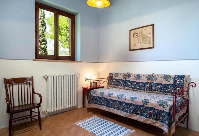 דירת שלושה חדרים, Fonte Sala