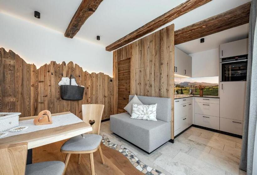 可观山景的小型套房, Oberkantiolhof