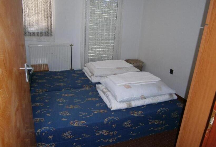 标准间, Vándor Vigadó