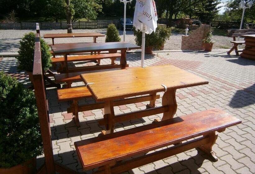 标准间, Vándor Vigadó