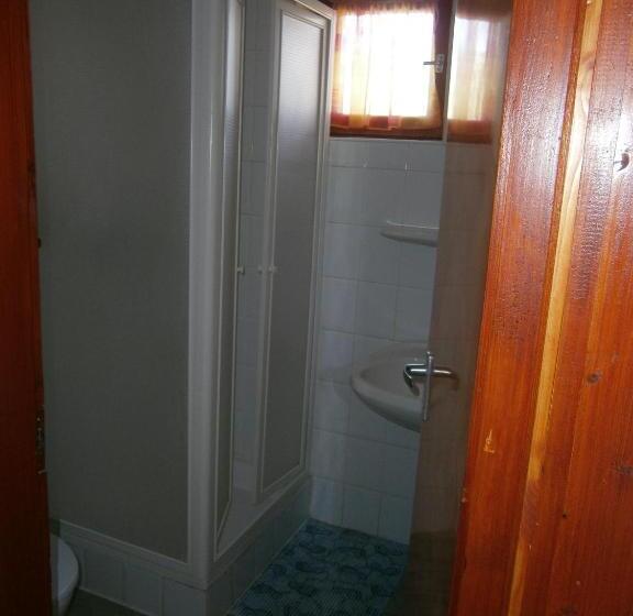 标准三人间共用浴室, Vándor Vigadó