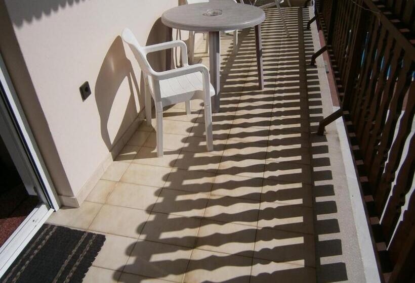 5人标间, Vándor Vigadó