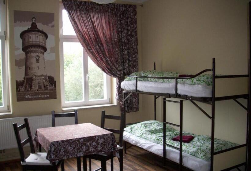 חדר סטנדרטי לארבעה עם חדר אמבטיה משותף, Hostel No 5