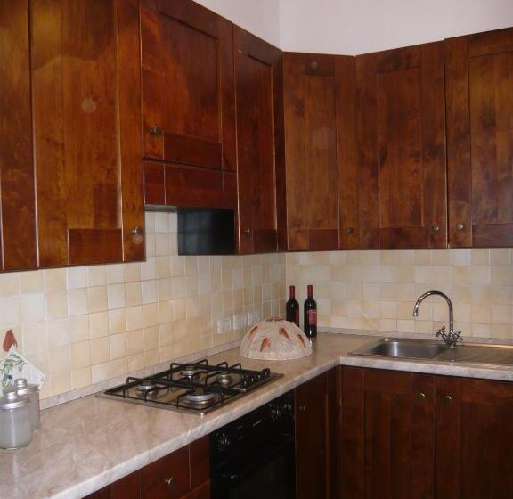 דירת שלושה חדרים, Campocane Oaks