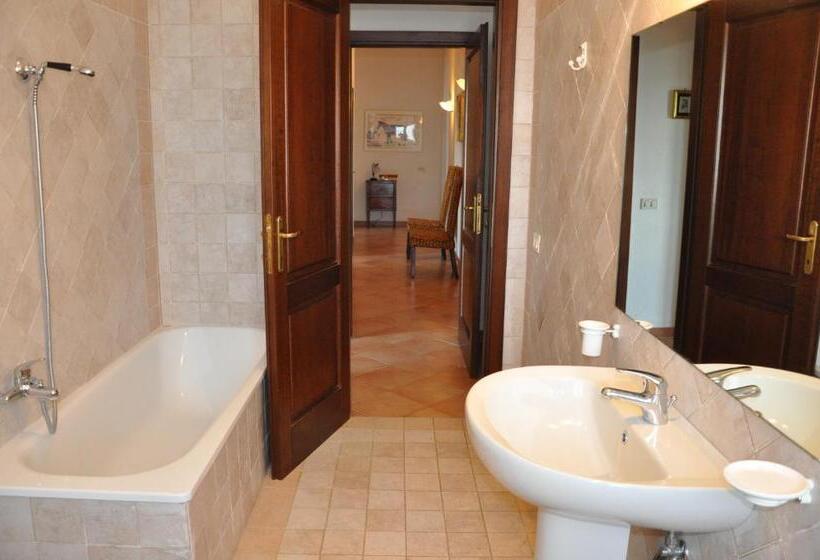 דירת שלושה חדרים, Campocane Oaks