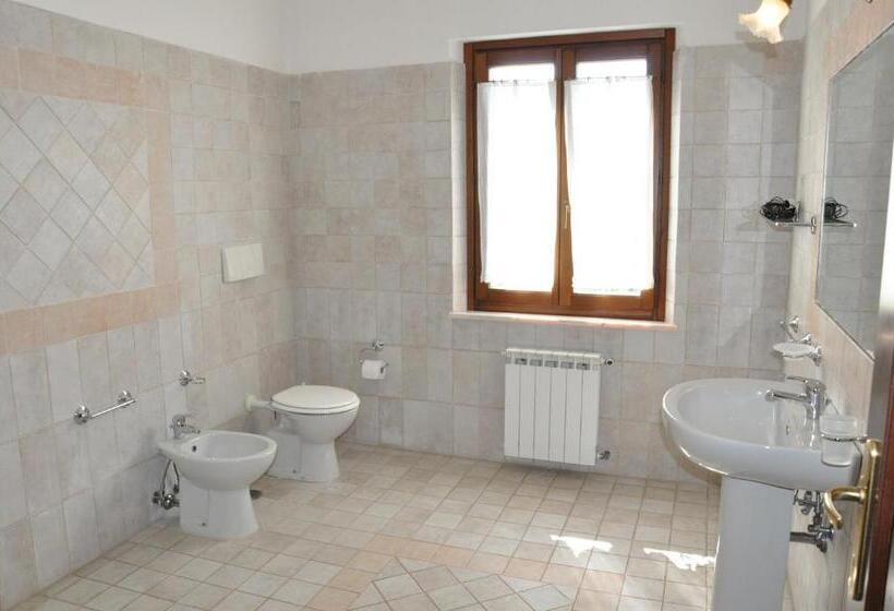 דירת שלושה חדרים, Campocane Oaks