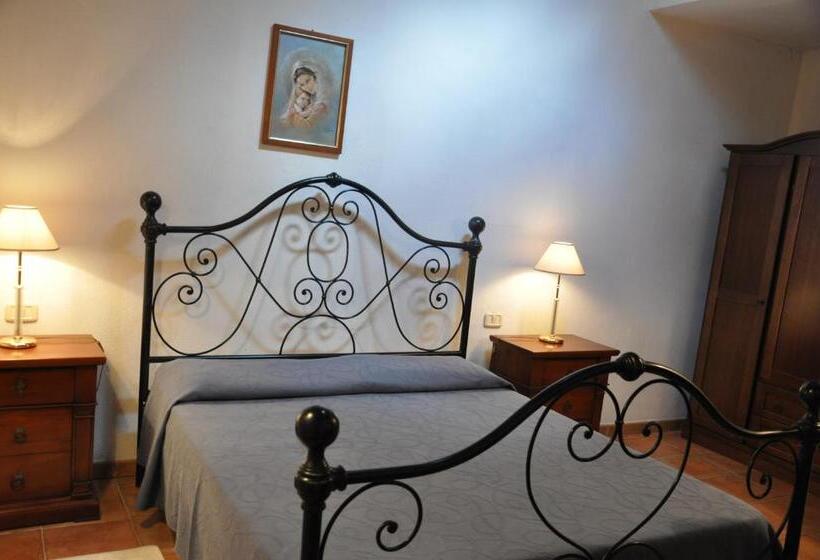 דירת שלושה חדרים, Campocane Oaks