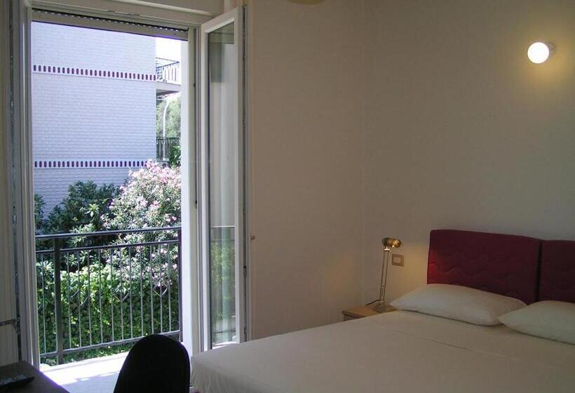 غرفة قياسية مزوَّدة بشُرفة, Anania