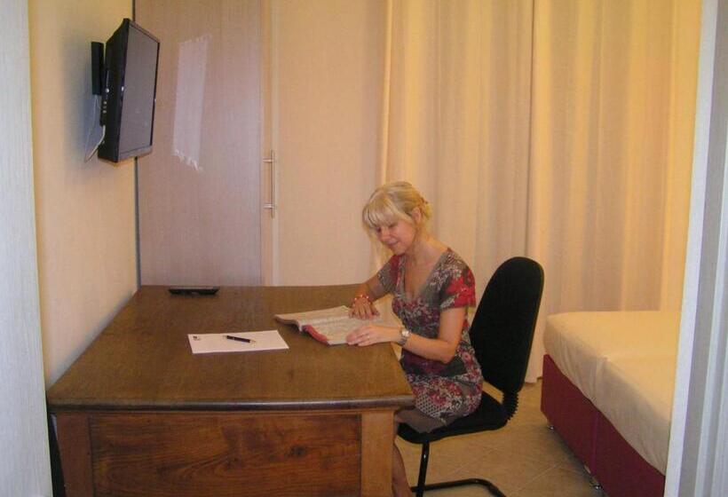 غرفة قياسية مزوَّدة بشُرفة, Anania