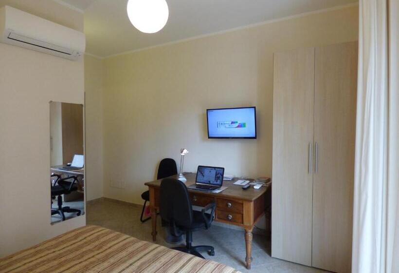 غرفة قياسية مزوَّدة بشُرفة, Anania