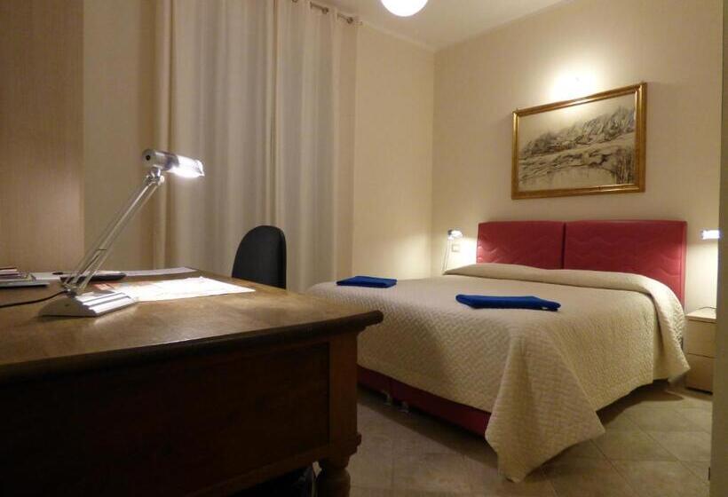 غرفة قياسية مزوَّدة بشُرفة, Anania