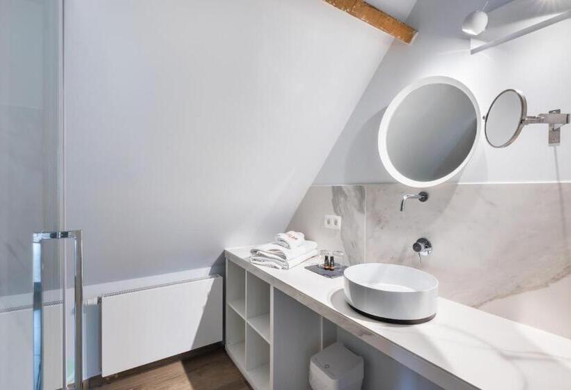 استودیو خانوادگی, B&b Vis à Vis