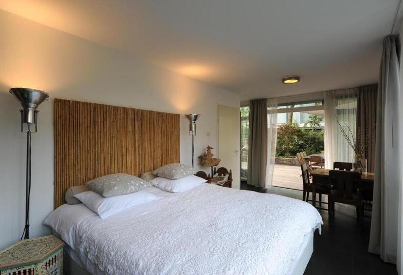 آپارتمان 2 خوابه, The Green Tunnel