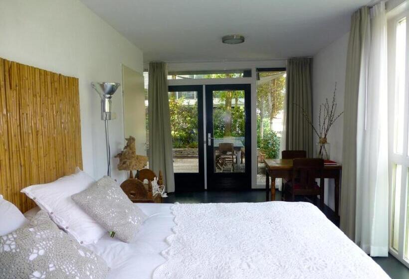 آپارتمان 2 خوابه, The Green Tunnel