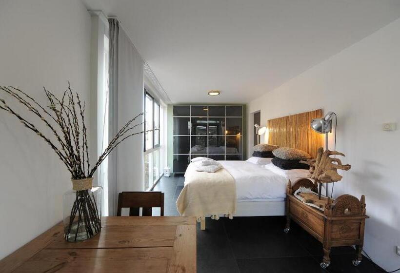 آپارتمان 2 خوابه, The Green Tunnel