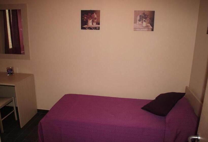 バスルーム共有のシングルスタンダード, Un Posto Al Sole