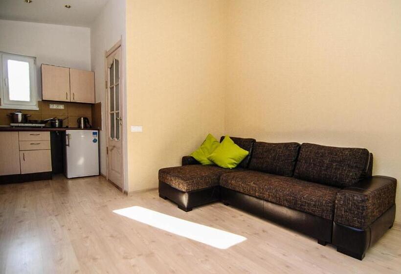 کلبه ییلاقی, Guest House Pasaulio Krastas