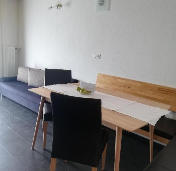 발코니가 있는 2 베드룸 아파트, Haus Matt