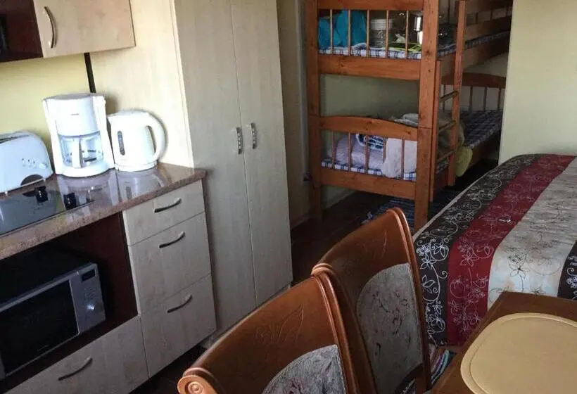 استودیو استاندارد با تراس, Lana House