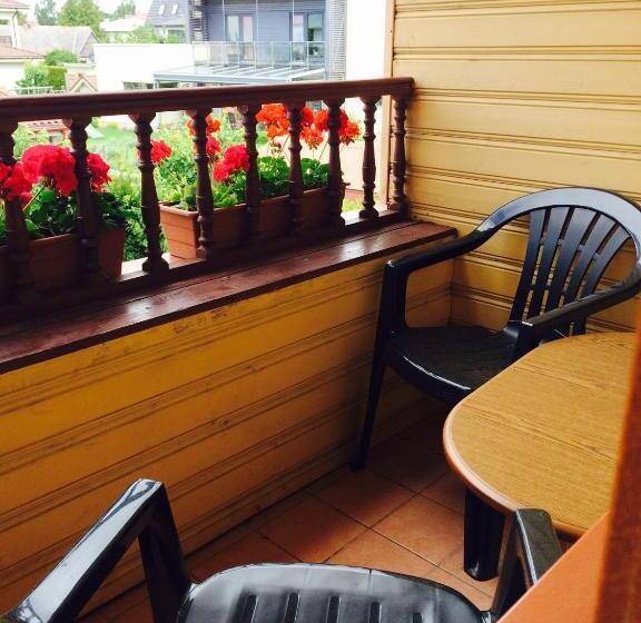 اتاق استاندارد با بالکن, Lana House