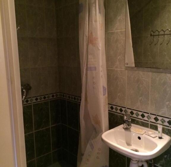 استودیو استاندارد با چشم‌انداز باغ, Lana House