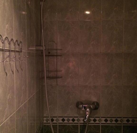 استودیو استاندارد با چشم‌انداز باغ, Lana House