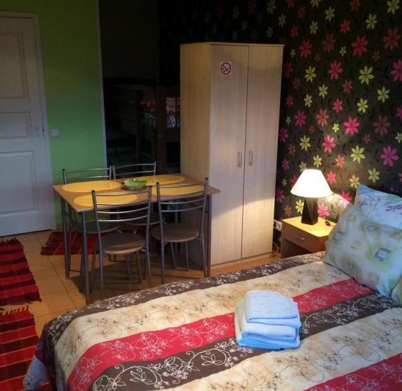 استودیو استاندارد با چشم‌انداز باغ, Lana House