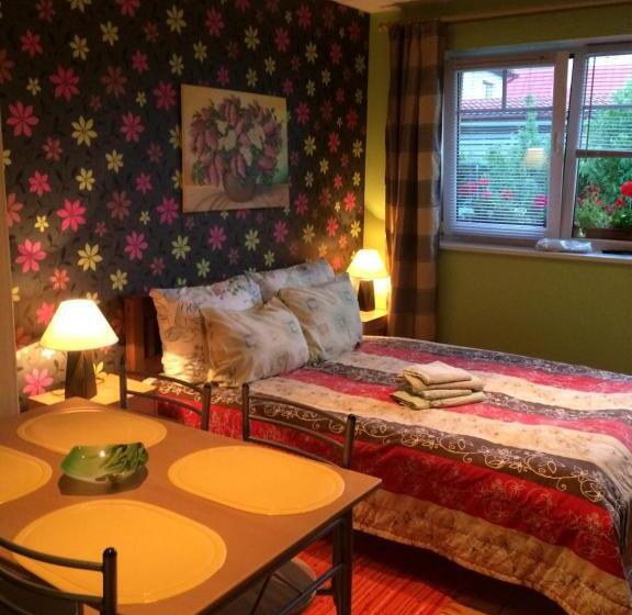 استودیو استاندارد با چشم‌انداز باغ, Lana House