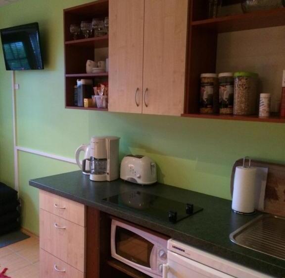 استودیو استاندارد با چشم‌انداز باغ, Lana House