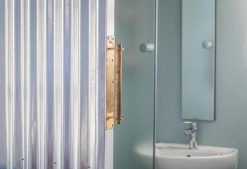 חדר סטודיו סטנדרד, The Trailhouse