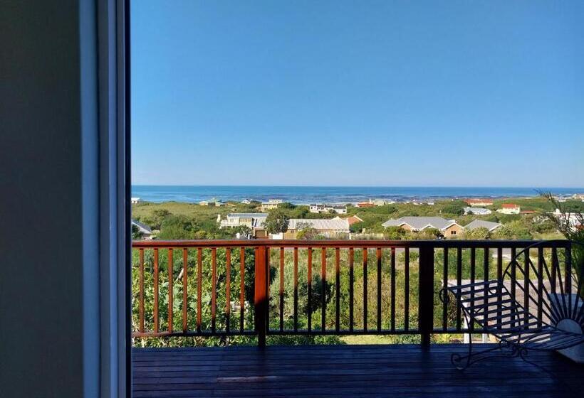 חדר סטודיו סטנדרד, The Trailhouse