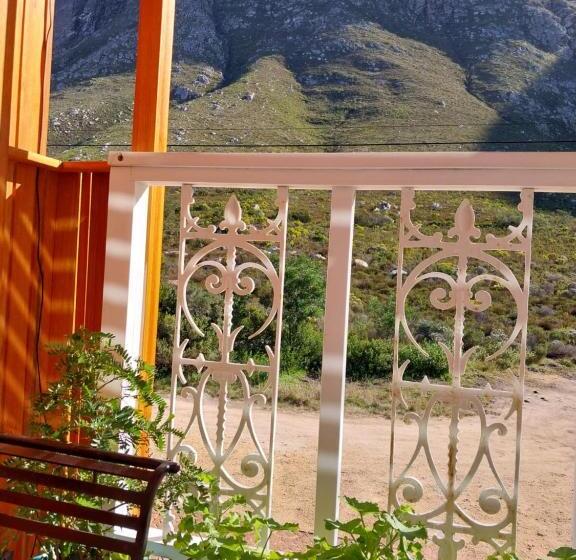 חדר סטודיו סטנדרד, The Trailhouse