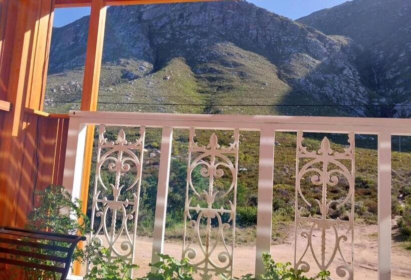 חדר סטודיו סטנדרד, The Trailhouse