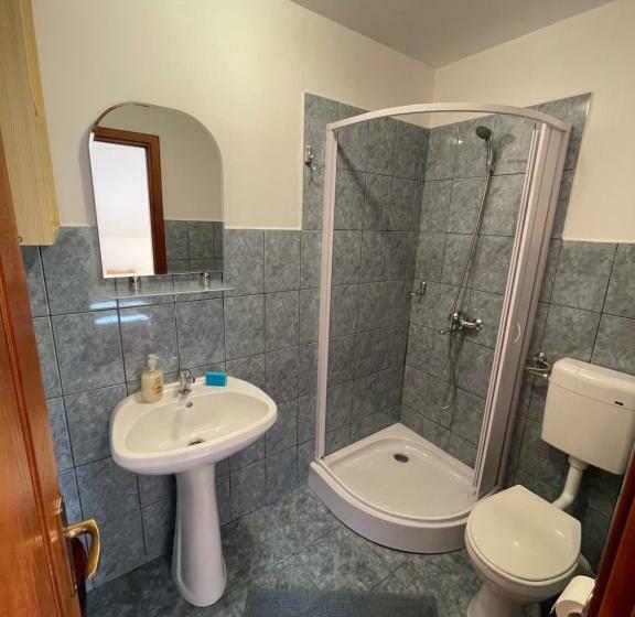 חדר סטנדרט לשלושה, Hétvezér Panzió