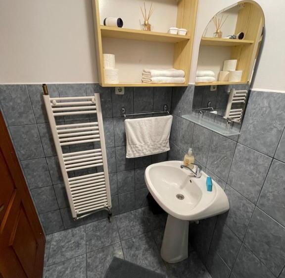 חדר סטנדרט לשלושה, Hétvezér Panzió