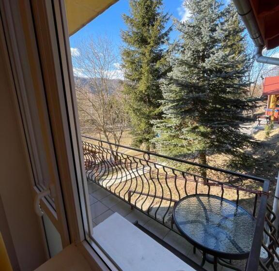 חדר סטנדרט לארבעה, Hétvezér Panzió