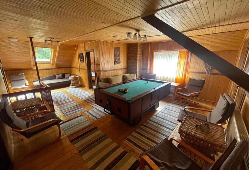 בקתת חדר, Hétvezér Panzió