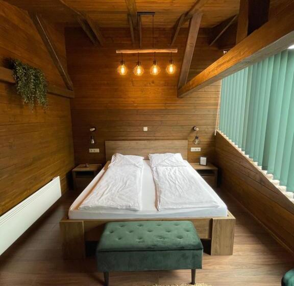 חדר דחוקס עם מיטת קינג, Hétvezér Panzió