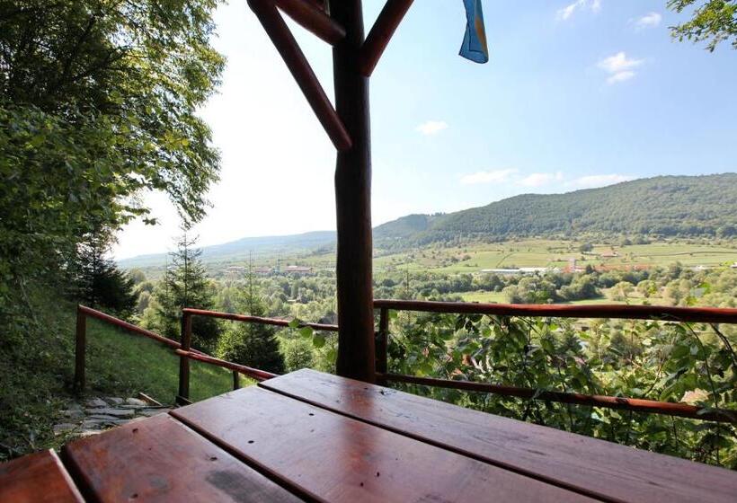 בית, 4 חדרי שינה, Hétvezér Panzió