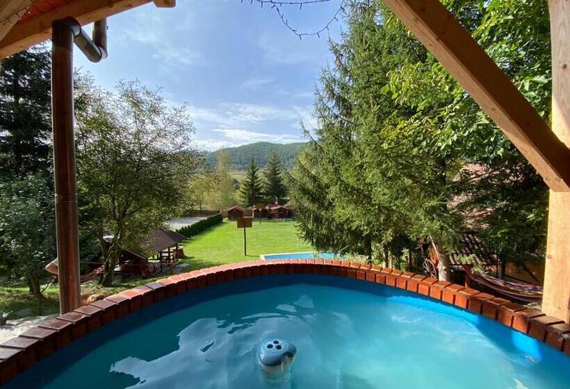 בית, 4 חדרי שינה, Hétvezér Panzió