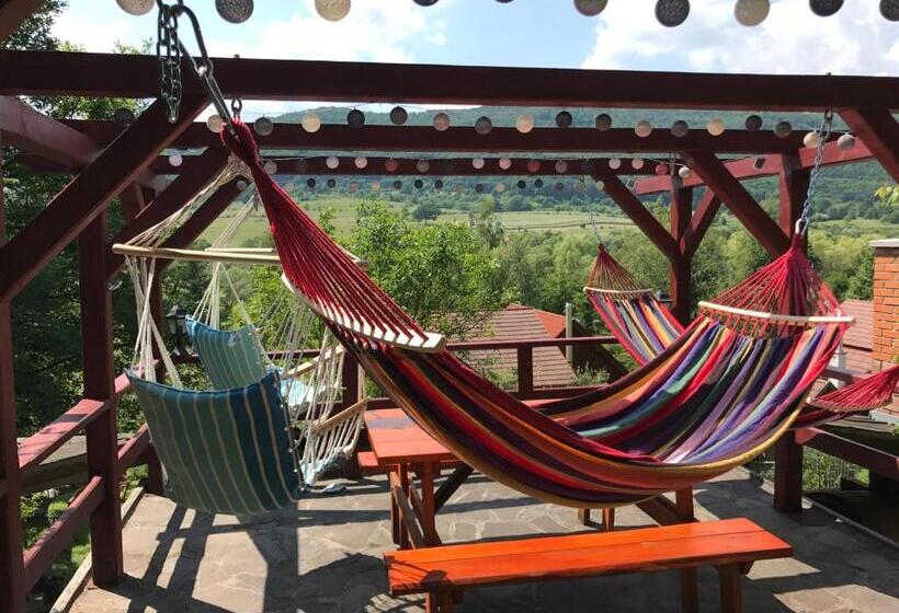 בית, 4 חדרי שינה, Hétvezér Panzió