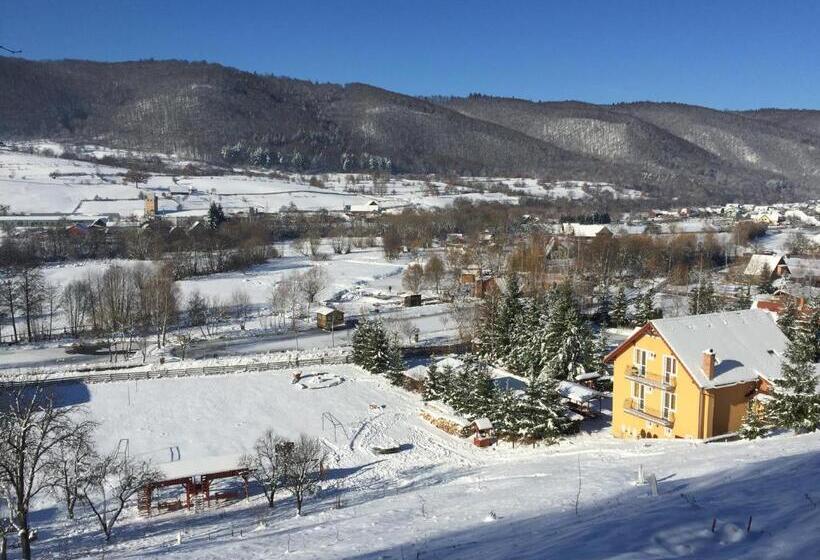 בית, 4 חדרי שינה, Hétvezér Panzió
