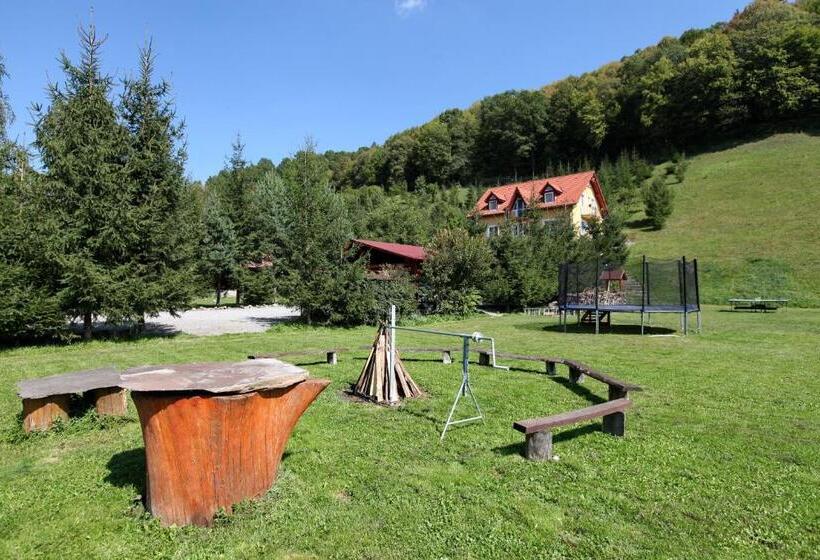 Дом 4 Спальни, Hétvezér Panzió