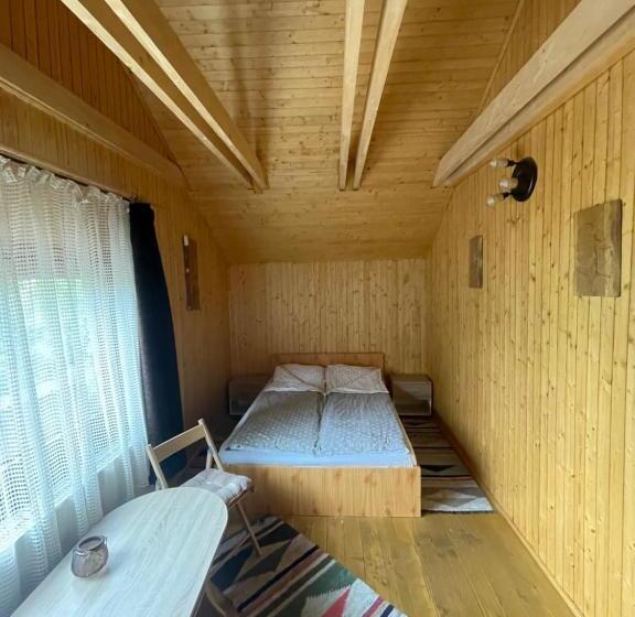 בקתת חדר, Hétvezér Panzió