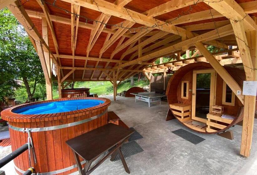 בקתת סופריור בת חדר 1, Hétvezér Panzió