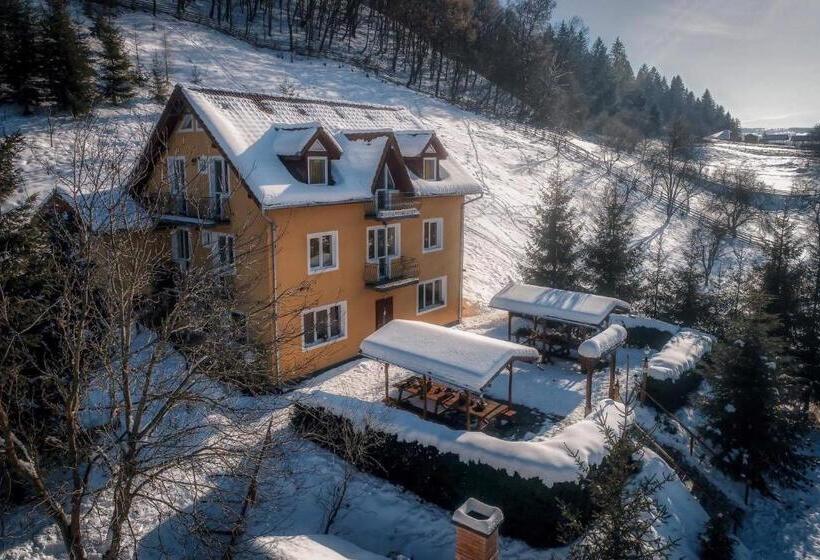 בקתת סופריור בת חדר 1, Hétvezér Panzió