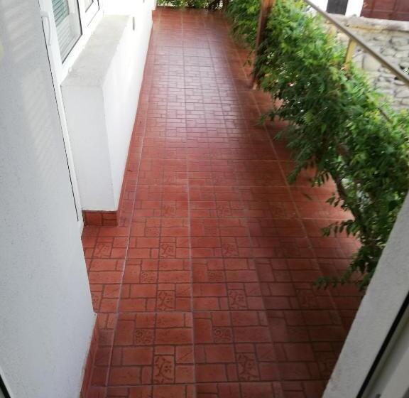 Дом 4 Спальни, Guest House Bojana