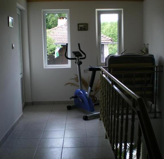 Дом 4 Спальни, Guest House Bojana